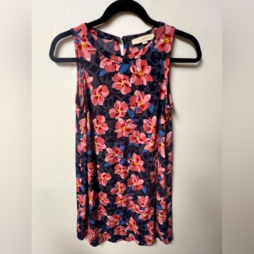LOFT FLORAL BOATNECK SLEEVELESS SHEATH DRESS.  SIZE SMALL PETITE  PINKS/BLUES
